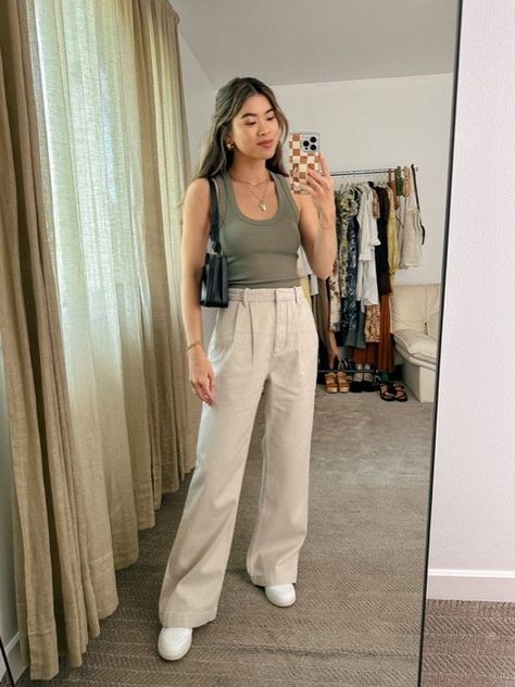 Nice Pants Outfit, Abercrombie Sloan Tailored Pant, Styling Tailored Pants, Linen Trousers Outfit Work, Slacks Summer Outfit, Light Brown Linen Pants Outfit, Spring Outfits Trousers, Sloan Tailored Pant Abercrombie, Linen Trouser Outfit Women