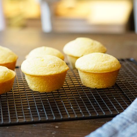 Craving the down-home goodness of Cracker Barrel without leaving your kitchen? Say no more! I've got the inside scoop on an Easy Cracker Barrel Cornbread Muffins Copycat Recipe that's foolproof and downright tasty. These muffins are so good; you'll wonder why you ever bothered with the restaurant. No fancy chef hat required—just grab your ingredients, embrace the chaos, and let's get cookin'! Cracker Barrel Cornbread, Sweet Cornbread Muffins, Cracker Barrel Copycat Recipes, Cornbread Muffins Recipe, Leftover Cornbread, Easy Mexican Casserole, Cinnamon Honey Butter, Buttered Vegetables, Homemade Cornbread