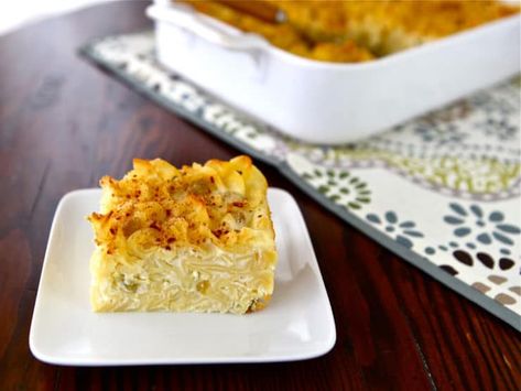 Sweet Lokshen Kugel - Jewish Noodle Pudding Pudding With Cottage Cheese, Savory Kugel, Kugel Recipes, Cottage Cheese Sour Cream, Noodle Pudding, Noodle Kugel Recipe, Shabbat Recipes, Recipes Savory, Carne Guisada