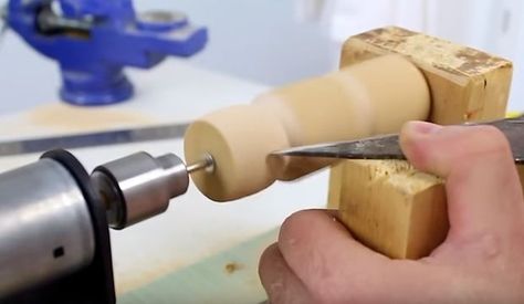 Make a DIY mini lathe at home yourself! Diy Lathe, Small Lathe, Woodworking Lathe, Wood Turning Lathe, Intarsia Woodworking, Woodworking Box, Lathe Projects, Woodworking Joinery, Woodworking Workbench