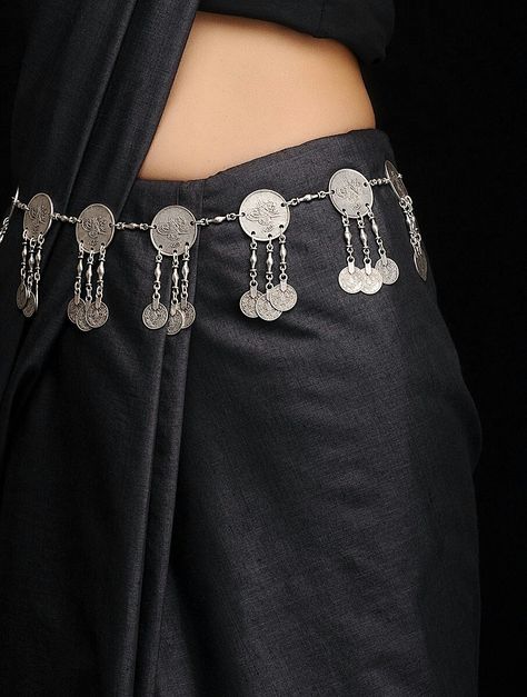 Navratri Belt, Silver Waist Chain, Oxidized Jewellery, Patiala Suit Designs, Oxidized Silver Necklace, Jewelry Knowledge, Waist Jewelry, Necklace Set Indian, Antique Silver Jewelry