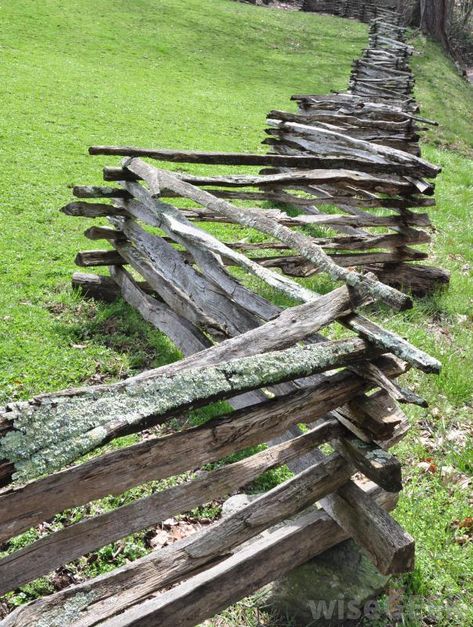 different types of fences | split rail fence is the most rustic looking of wood rail fences. Fence Options, Split Rail Fence, Country Fences, Rustic Fence, Natural Fence, Cheap Fence, Front Fence, Horizontal Fence, Types Of Fences