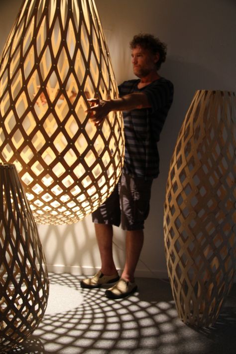 Arch2o-David Trubridge's Memorable Work-David Trubridge (127) Luminaria Diy, Basket Light, David Trubridge, Basket Making, Metal Light, Wooden Lamp, Hotel Decor, Luminaire Design, Light Wood