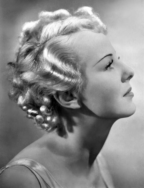 Anna Lee, 1936 1930 Hairstyles, Neat Hairstyles, Hairstyles 1920s, Glam Hairstyles, Hair History, 1930s Hair, Old Hollywood Hair, 39 Steps, Retro Lifestyle