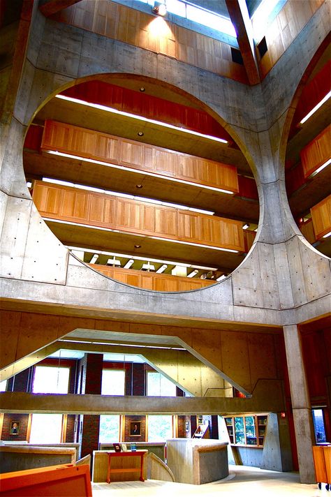 phillips exeter academy library Philips Exeter Academy, Exeter Library, Louis Khan, Phillips Exeter Academy, Thesis Inspiration, Library Building, Usa Pictures, Brutalism Architecture, Louis Kahn