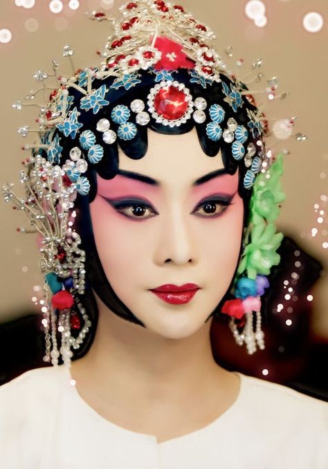 Peking Opera Makeup, Opera Makeup, Opera Aesthetic, Opera Mask, Beijing Opera, Peking Opera, Chinese Opera, Chinese Culture, Art Reference Photos