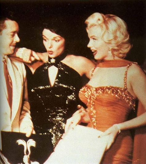 Marilyn and Jane Russell and Travilla William Travilla, Marilyn Monroe Gif, Dress Maker, Edith Head, Jane Russell, Hollywood Costume, Gentlemen Prefer Blondes, Norma Jean, Costume Designer