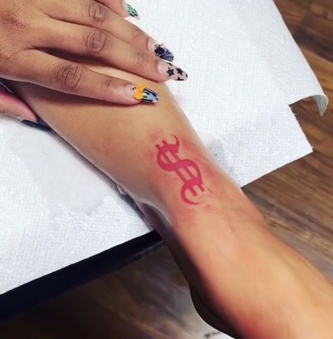 Money Sign Tattoo, Dollar Sign Tattoo, Dollar Tattoo, Loyalty Tattoo, Chicanas Tattoo, Face Tattoos For Women, Girl Neck Tattoos, Model Tattoo, Sign Tattoo