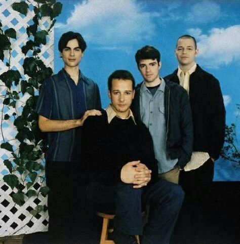 Weezer | left to right: Brian Bell, Matt Sharp, Rivers Cuomo & Pat Wilson Weezer Aesthetic, Matt Sharp, 90s Music Artists, Brian Bell, Rivers Cuomo, Buddy Holly, Having No Friends, 90s Music, Zoo Wee Mama