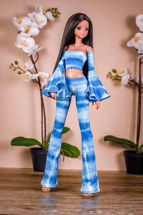 Doll Fashion Outfits, Barbie Dolls Outfits, Different Barbies, Barbie Doll Outfits, Ivory Leggings, Fashion Collection Inspiration, Clothes For Dolls, Barbie Top, Different Body Types