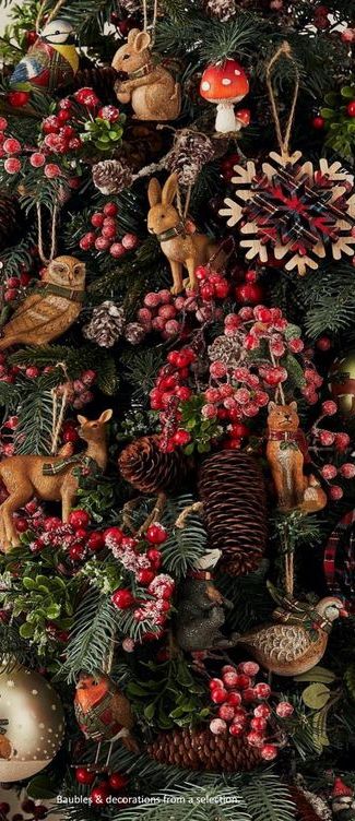 Woodland Christmas Tree, Cottagecore Christmas, Forest Christmas, Cottage Christmas, Christmas Tree Inspiration, Christmas Interiors, Christmas Themes Decorations, Woodland Christmas, Christmas Wonderland