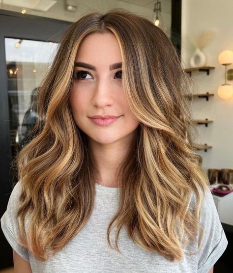 40 Stunning Medium Hairstyles for Round Faces Medium Length Haircut For Chubby Face, Layered Hair For Round Face, Mid Length Hair For Round Face, Hairstyles For Full Faces, Midlength Haircuts For Round Faces, Shoulder Length Hair For Round Faces, Short Hair For Round Face Chubby, Best Hair For Round Face, Medium Haircuts For Round Faces