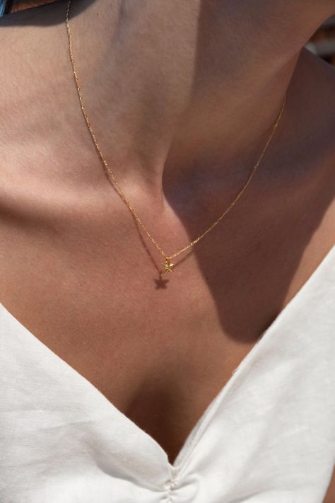 Simplistic Jewelry, Jewelry Necklace Simple, Preppy Jewelry, Fancy Jewelry Necklace, Pretty Jewelry Necklaces, Starfish Pendant, Basic Jewelry, Golden Chain, Jewelry Accessories Ideas