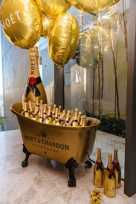 Happy Birthday Drinks, Champagne Quotes, Chandon Rose, Moet Chandon Champagne, Moët Chandon, Champagne Birthday, Birthday Drinks, Champagne Bar, Champagne Party