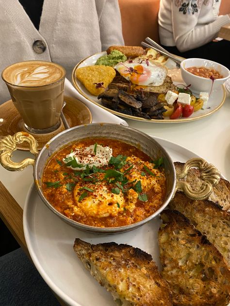 #brunch #london #nottinghill #halal #vegetarian Halal Restaurant London, Iconic Clothes, Food Esthetics, Brunch London, Cafe Breakfast, Halal Food, Indian Breakfast, Cocktail Desserts, Halal Recipes