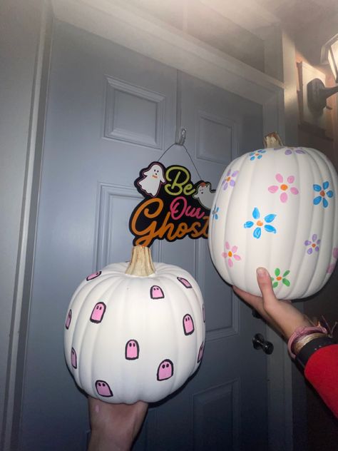 Couple date ideas, craft ideas, DIY, painting Couples Pumpkin Painting, Country Pumpkin Painting Ideas, Pumpkin Painting Ideas Couples, Painting Pumpkins Ideas Diy Girly, Couple Pumpkin Painting Ideas, Painting Vibes, Couple Date Ideas, Halloween Pumpkin Painting Ideas, Cute Painted Pumpkin Ideas