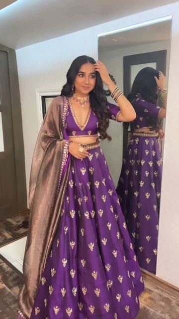 Lehenga Outfits Bridesmaid, Simple Party Lehenga, Lehenga Designs With Saree Cloth, Self Made Lehenga Designs, Lehenga Using Saree, Saree Lehnga Designs, All Over Lehnga Design, Gowns Dresses Indian For Wedding, Lehenga Design Bridesmaid