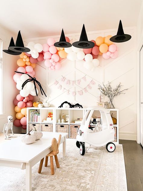 Halloween playroom decor, witches hat decor, halloween balloon arch, girls halloween decor, girls room Daenerys Targaryen Halloween Costume, Targaryen Halloween Costume, Halloween Playroom, Daenerys Targaryen Halloween, Halloween Toddler Party, Dragon Dog, Diy Dragon, Happy Halloween Signs, Toddler Parties