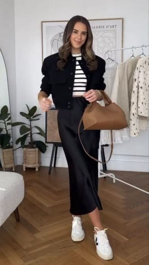 Lax Outfits, Satin Skirt Outfit, Professional Skirt, High Waisted Dress, Elegant Classy Outfits, Style Désinvolte Chic, High Waisted Dress Pants, Outfit Looks, Professional Outfits Women