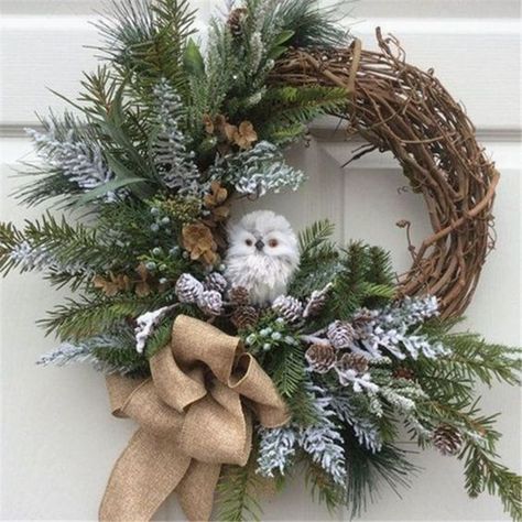 Christmas Owl Wreath, Julkransar Diy, Art Floral Noel, Jul Diy, Treats Christmas, Owl Sitting, Owl Wreaths, Christmas Decorations Wreaths, Recipes Christmas