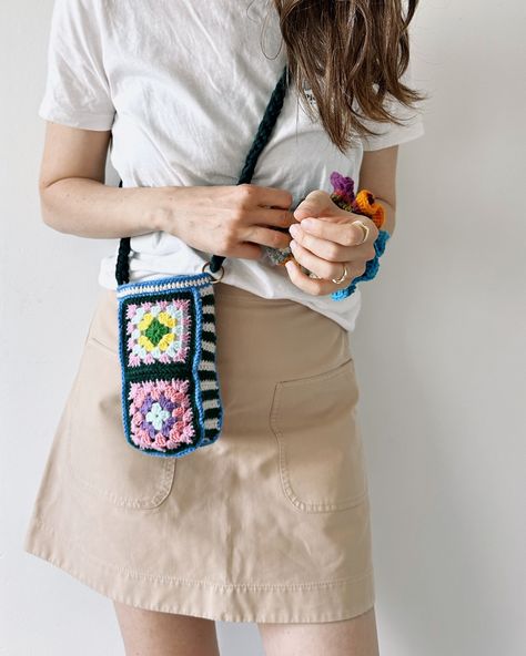 Perfect for summer and adding color to your outfits! 🌞 Available on Etsy if you want to match. Let’s enjoy the sunny days together. ✨ #CrochetLife #SummerVibes #Handmade Granny Square Crossbody Bag, Phone Bag Crochet, Square Crossbody Bag, Boho Crossbody Bag, Crochet Granny Square, Braided Strap, Crossbody Wallet, Knitting Accessories, Crochet Granny