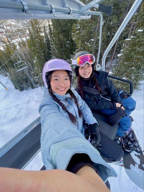 Skiing Best Friends, Ski Best Friends, Ski Pics With Friends, Ski Ideas Pictures, Ski Friends Pictures, Skiing With Friends Aesthetic, Cute Ski Pictures Friends, Aesthetic Ski Photos, Ski Pictures Ideas Friends