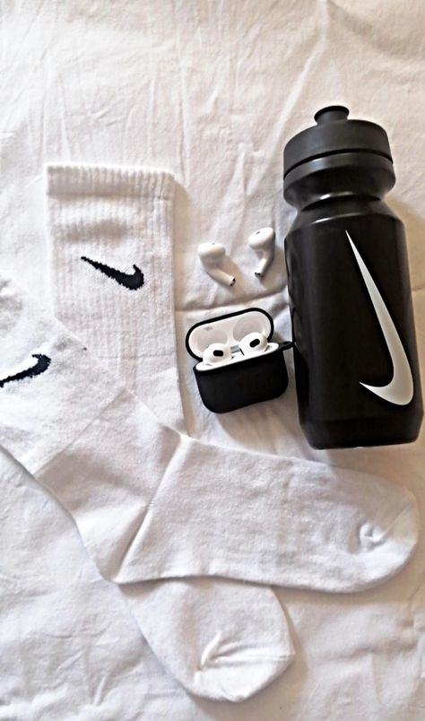 Mens Healthy Lifestyle Aesthetic, Fitness Gifts For Men, Money Clothes, Cute Nike Outfits, Minimalist Interior Style, Sports Aesthetic, Cafe Logo, Gym Inspiration, Old Money Style