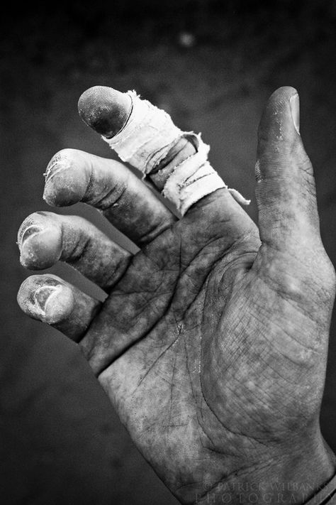 Hard work A Well Traveled Woman, Working Hands, Hand Photography, Hand Reference, Man Up, Ex Machina, Foto Art, 인물 사진, Fitness Quotes