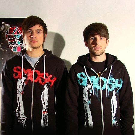 Ian and Anthony in SMOSH hoodies. 2010 Internet, Ronnie Core, Smosh Anthony, Ray William Johnson, Banner Pics, Damien Haas, Smosh Games, Anthony Padilla, William Johnson