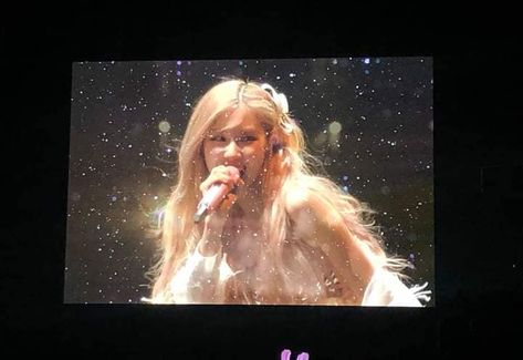 Rosé Core, Rosé Concert, Blackpink Concert, Rose And Rosie, Rosé Aesthetic, Park Rosé, Dara Kpop, Rose Park, Rose Icon