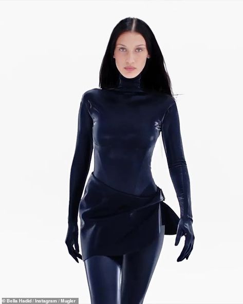 Mugler Campaign, Bella Hadid Mugler, Outrageous Fashion, Award Show Dresses, Bella Hadid Outfits, Concept Clothing, Crazy Outfits, Closet Fashion, Stage Outfits