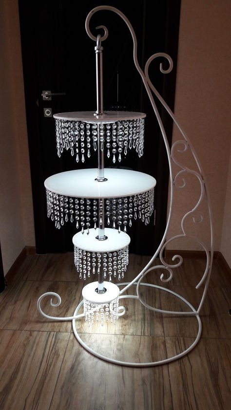 Hanging Cake Wedding, Hanging Cake, Chandelier Cake Stand, Chandelier Cake, Cake Structure, Baby Shower Sweets, Cake Frame, Fondant Cake Designs, Cake And Cupcake Stand