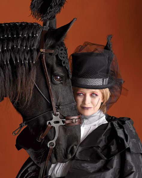 Martha was instantly transformed into a haunted horsewoman for the cover of the 2009 Halloween issue. This spirited costume is inspired by the fashion of Edwardian England. #marthastewart #halloween #halloweendecor #diyideas #diyhalloween Martha Stewart Halloween Costumes, Horse Halloween Costumes, Martha Stewart Halloween, Iconic Halloween Costumes, Happy Halloween Pictures, Horse Costumes, Best Halloween Costumes, Style Guru, Halloween Contest