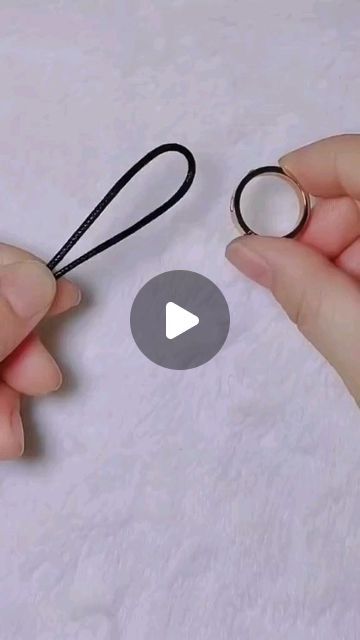 83K likes, 110 comments - soohandmade1 le May 11, 2024: "⭕️MAKE YOUR OWN jewellery and accessory FULL TOUTERIALS ON YOU.TU.BE CHA.NNEL LI.NK IS ON PROFILE #jewellery #micromacrametouterial#diy #touterials #macramenecklace#ropearttouterials #ropeartbracelet #macramétechniques #micromacrame #bracelet #diy #macramediy #jewellerydiy". Different Knots For Bracelets, Macrame And Beads, Cute Crafts Ideas, Cool Crafts Diy, Jewellery Making Ideas, Micromacrame Bracelet, Collar Macrame, Jewelry Hacks, Braided Bracelet Diy