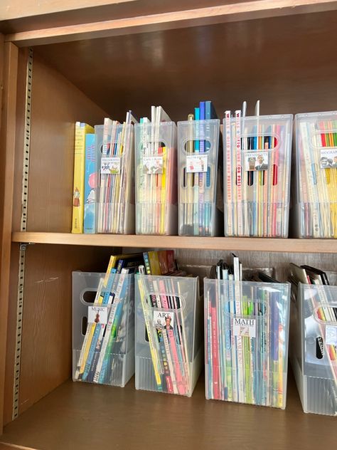 Book Storage Ideas Classroom, Book Room Organization School, Teacher Book Storage Ideas, School Book Room Organization, Textbook Organization Storage, Teacher Book Organization Ideas, Homeschool Book Storage Ideas, Preschool Book Organization, Organize Coloring Books