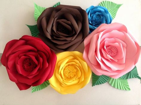 Looking for a fun paper craft idea? Learn how to make paper roses with this easy DIY paper rose tutorial. Follow these step-by-step instructions to create beautiful paper roses that will brighten up any space. Finish by adding a stem and leaves. With this free tutorial, you'll be able to create stunning paper roses in no time! Use them for your home decor or as party decorations on a budget. Making Roses, Giant Paper Flowers Diy, Paper Flowers Diy Easy, Runner Pattern, Cow Face, Rose Tutorial, Large Paper Flowers, Paper Flower Crafts, Colorful Paper