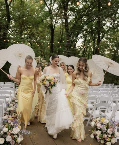 Wedding Gown Garden Party, Yellow Wedding Scheme, Yellow Bridal Party, Pastel Yellow Wedding, Pastel Yellow Bridesmaid Dresses, Pale Yellow Weddings, Light Yellow Weddings, Pink Yellow Weddings, Creative Black Tie