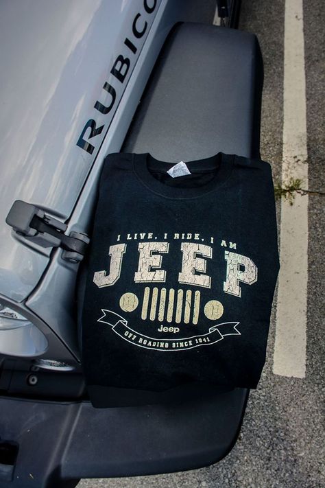 Jeep Sweatshirt Hoodie, Jeep T Shirts Ideas, Jeep Shirts For Men, Jeep Outfits For Women, Cool Jeep Wrangler Accessories, Jeep Shirt Ideas, Wrapped Jeep Wrangler, Merchandise Ideas Clothing, Jeep Tshirts