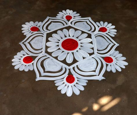 Bengali Rangoli, Alpona Design Bengali Easy Simple, Paint Rangoli Designs, Paint Rangoli Designs On Floor, Alpona Design Bengali, Paint Rangoli, Painting Rangoli Design, Alpana Designs, Kolka Design