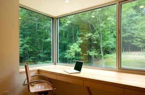 Built In Corner Desk | Corner window built-in desk Home Study Design, Window Desk, Minimalism Living, Windows Office, House Renos, Designer Office, Minimalist Home Office, Office Interior Design Modern, Modern Office Interiors