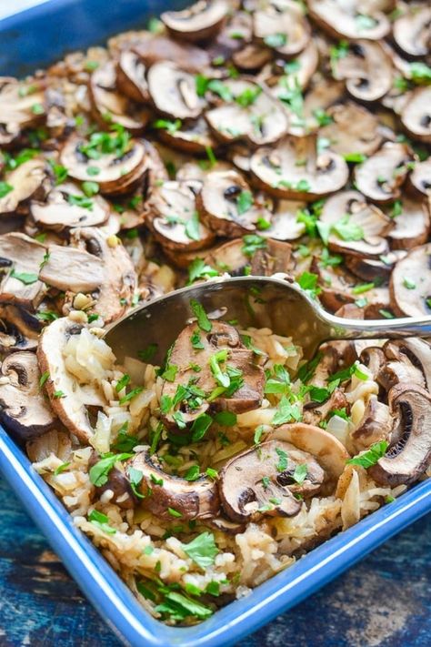 One-pot, Oven Baked Garlic Mushroom Rice. A simple, comforting, no frills kind of meal that you are going to be wanting to make again and again! It also happens to be oil-free & gluten-free. #vegan #mushroomrice #glutenfree #oilfree #mushroom #rice #vegetarian Oven Baked Garlic, Mushroom Garlic, Garlic Baked, Cheap Vegan Meals, Cheap Vegan, Baked Mushrooms, Slippers Outfit, Mushroom Rice, Outfit 2020