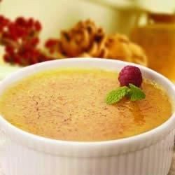 Ghirardelli® Classic White Chocolate Creme Brulee ~ White chocolate adds a rich new dimension to this classic dessert. Chocolate Creme Brulee Recipe, Ghirardelli Recipes, White Chocolate Creme Brulee, Pea Snacks, Chocolate Creme Brulee, Creme Brulee Recipe, Brulee Recipe, Creme Brûlée, Chocolate Creme