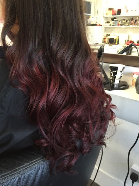 Ombré.. Using majicontrast red Brown Hair Red Ends, Red Gradient Hair, Red Ends On Brown Hair, Red Hair Ends, Dyed Ends Of Hair, Sneaky Links, Red Ombre Hair, Gradient Hair, Hair Color Underneath