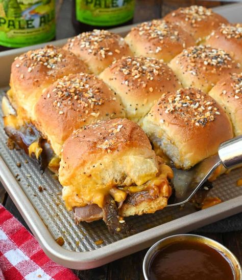 Arby’s Beef N Cheddar Sliders, Arby’s Roast Beef Sliders, Sliced Roast Beef Recipes Deli, Beef N Cheddar Sliders, Roast Beef And Cheddar Sandwich, Pretzel Sliders Recipes Hawaiian Rolls, Deli Roast Beef Recipes, Roast Beef Sliders Hawaiian Rolls, Roast Beef And Cheddar Sliders