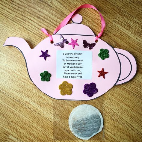 Nice idea for Mother's Day. Tea pot complete with tea bag and poem. Mothers Day Crafts Preschool, Teapot Crafts, Easy Mother's Day Crafts, Tea Crafts, Mothers Day Poems, Mother's Day Activities, Tea Party Invitations, Mothers Day Crafts For Kids, Diy Mothers Day Gifts