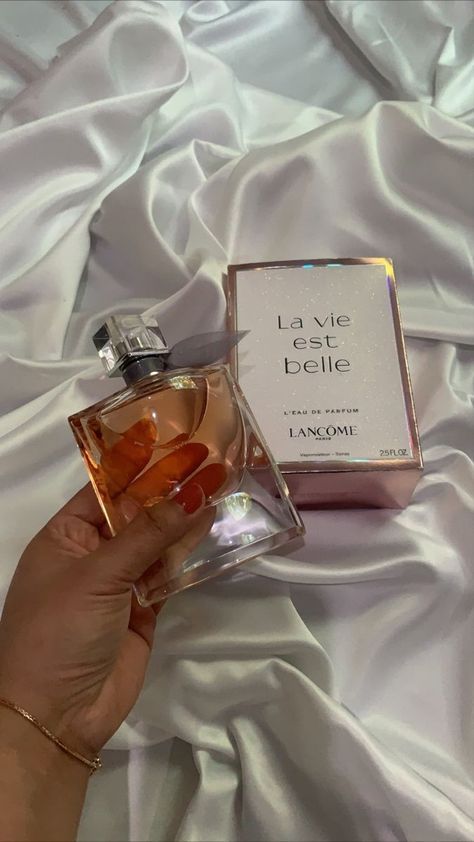 Lancôme La Vie Est Belle Eau de Parfum - Long Lasting Fragrance with Notes of Iris, Earthy Patchouli, Warm Vanilla & Spun Sugar - Floral & Sweet Women's Perfume La Vie Est Belle Perfume, Perfume Victoria Secret, Lancome Perfume, Patchouli Perfume, Expensive Perfume, Fragrances Perfume Woman, Perfume Collection Fragrance, Long Lasting Perfume, Victoria Secret Perfume