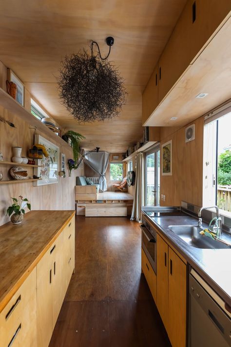 Living Big in a Tiny House - Incredible Shipping Container Home By The Sea Is A Small Space Marvel Small Shipping Containers, Cargo Home, Container House Interior, Container Home Designs, Home By The Sea, Wohne Im Tiny House, Shipping Container Cabin, Container Shipping, Container Conversions