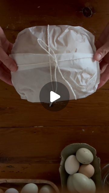 Wrapping Loaf Bread, Wrap A Bread Loaf, Bread Loaf Gift Packaging, How To Wrap Loaf Cake, How To Wrap Bread As A Gift Basket Ideas, Wrapped Sourdough Bread, Cute Ways To Wrap A Loaf Of Bread, How To Gift Bread Loaves, Artisan Bread Gift Packaging