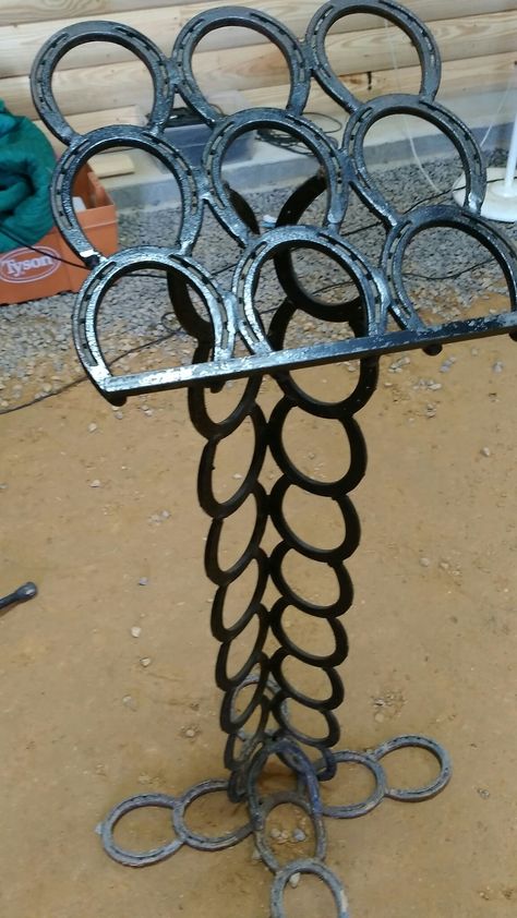 Horseshoes podium Horseshoe Crafts Projects, Horseshoe Projects, Horseshoe Crafts, Welding Art Projects, Horse Shoes, Horseshoe Art, Backyard Fire, Metal Art Diy, Horse Shoe