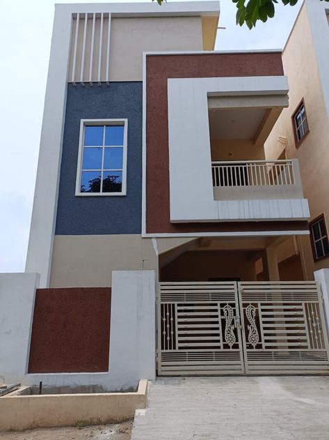 Bunglow Colour Ideas, Exterior Paint Colors For House India, Home Exterior Colors In India, Home Outer Colour Combination, House Outside Colour Combination, Home Front Elevation, Elevation Architecture, Indian House Exterior Design, House Models